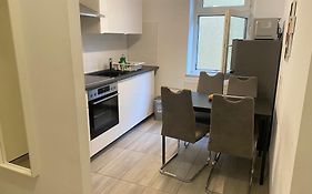 House-In Apartments Essen - Free Parking - WiFi - Kitchen